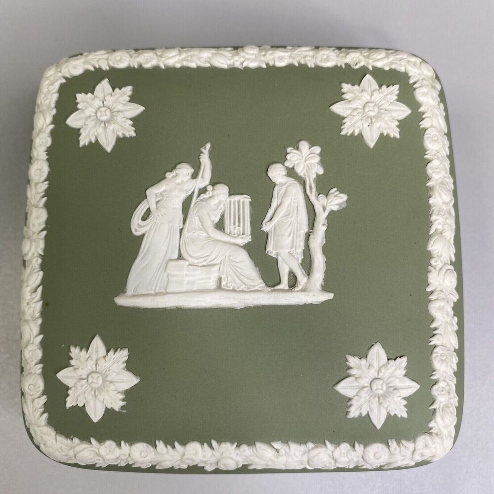 VTG Wedgewood Saga Green Jasperware Porcelain Trinket Box England 4" x 4" x 3" - Picture 2 of 11